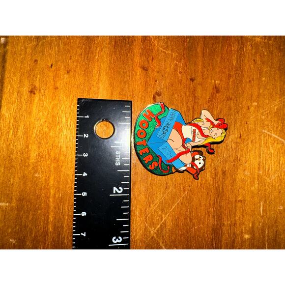 2 Hooters holiday Pins Christmas Happy holidays and Valentines - Picture 6 of 8